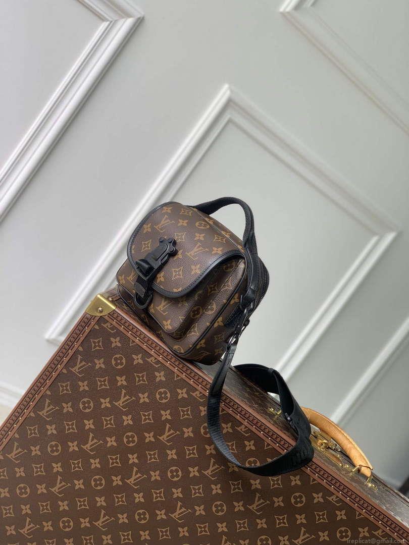 LV M46973 Louis Vuitton Quest Messenger Bag