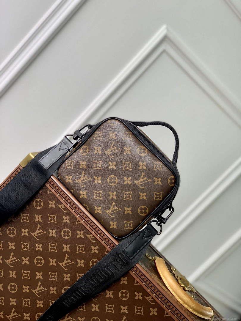 LV M46973 Louis Vuitton Quest Messenger Bag