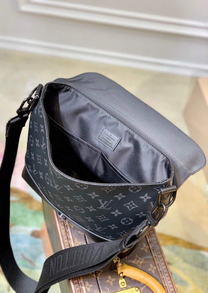 LV M45911 Louis Vuitton Saumur Messenger Black
