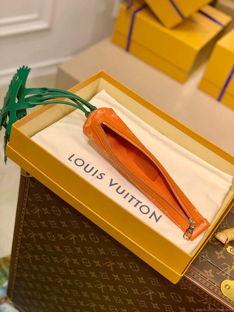 LV M80851 Louis Vuitton Carrot Pouch Orange