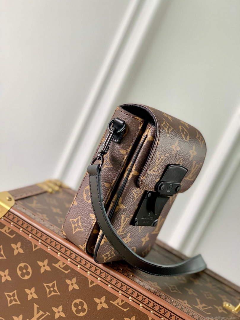 LV M81522 Louis Vuitton S-LOCK Vertical Wearable Wallet black
