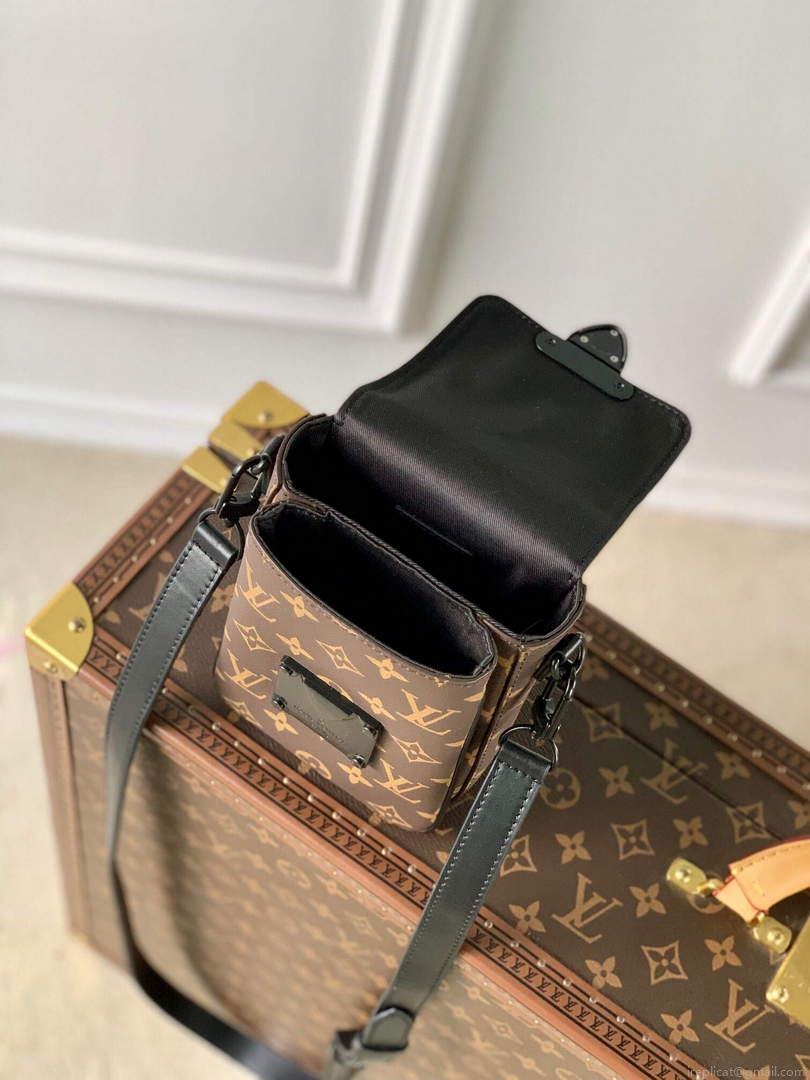 LV M81522 Louis Vuitton S-LOCK Vertical Wearable Wallet black