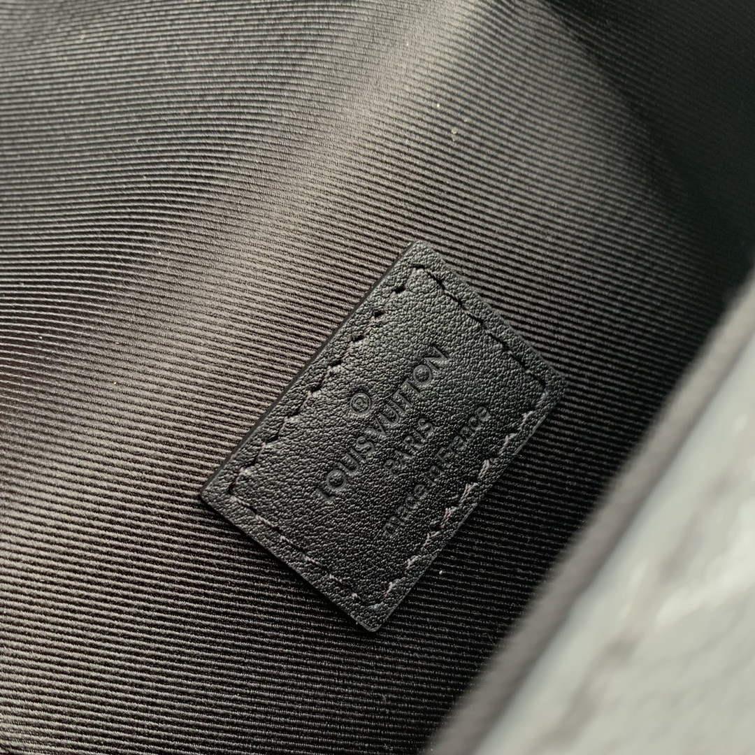 LV M82077 Louis Vuitton Vertical Trunk Wearable Wallet black embossed