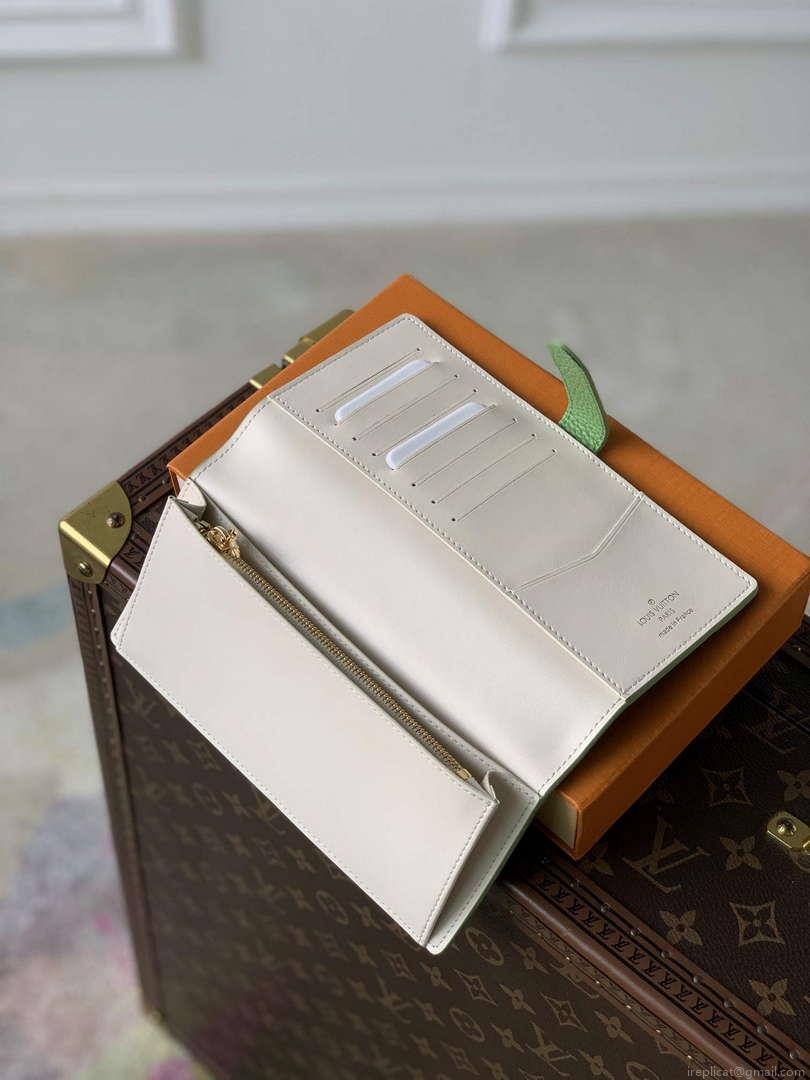 LV M82512 Louis Vuitton LV Vertical Wallet Vert Noto Green