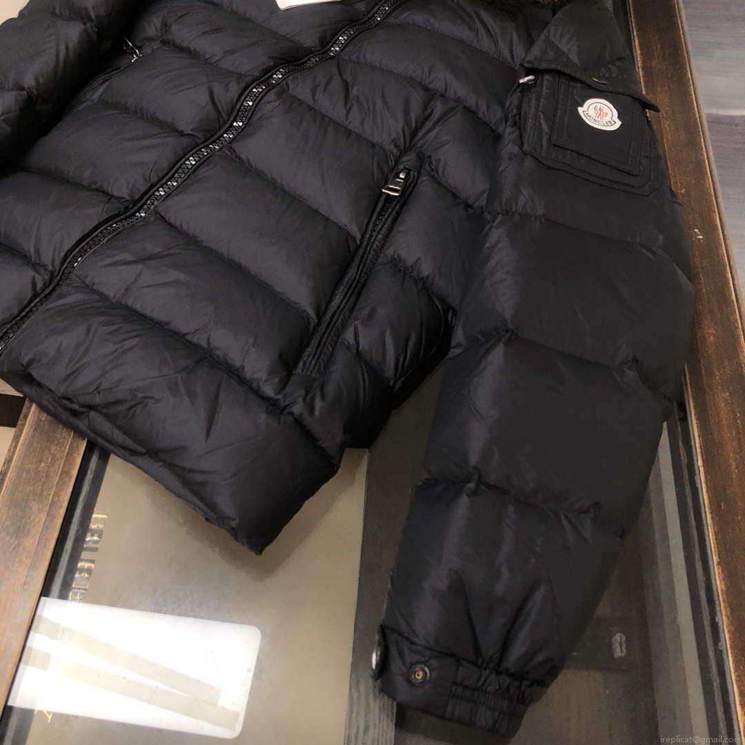 Moncler Short Classic Down Jacket M68739