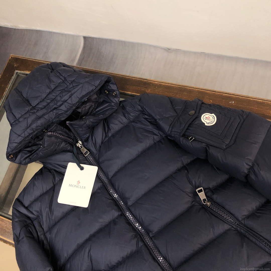 Moncler Short Classic Down Jacket M68740