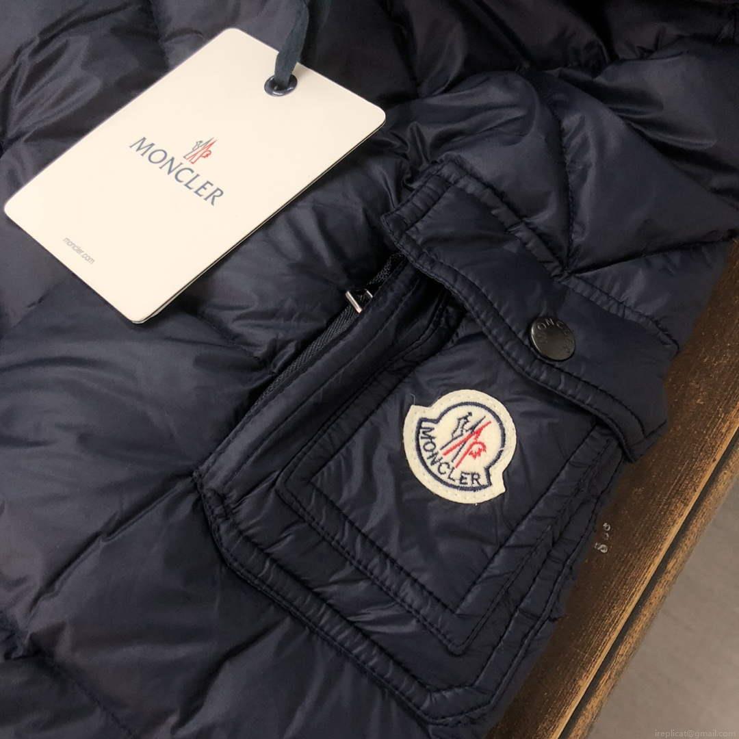 Moncler Short Classic Down Jacket M68740