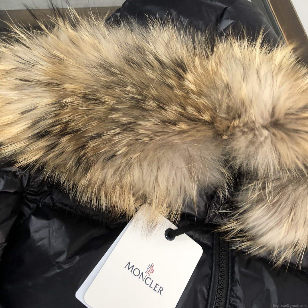 Moncler Short Classic Down Jacket M68743