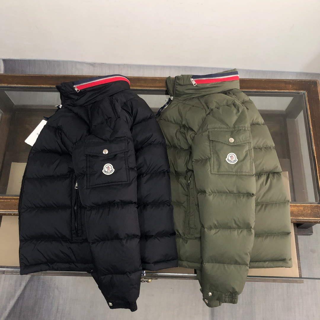 Moncler Short Classic Down Jacket M68736