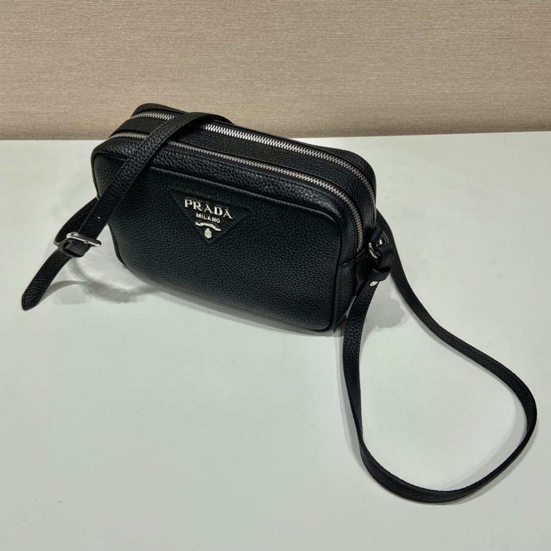 Prada Leather bag with shoulder strap 1BH082 Black