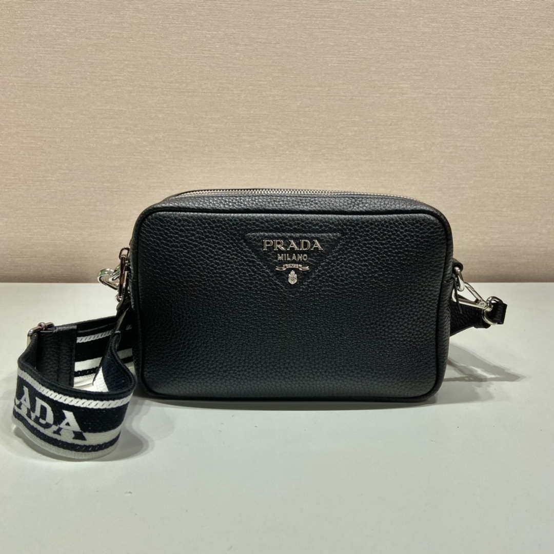 Prada Leather bag with shoulder strap 1BH082 Black