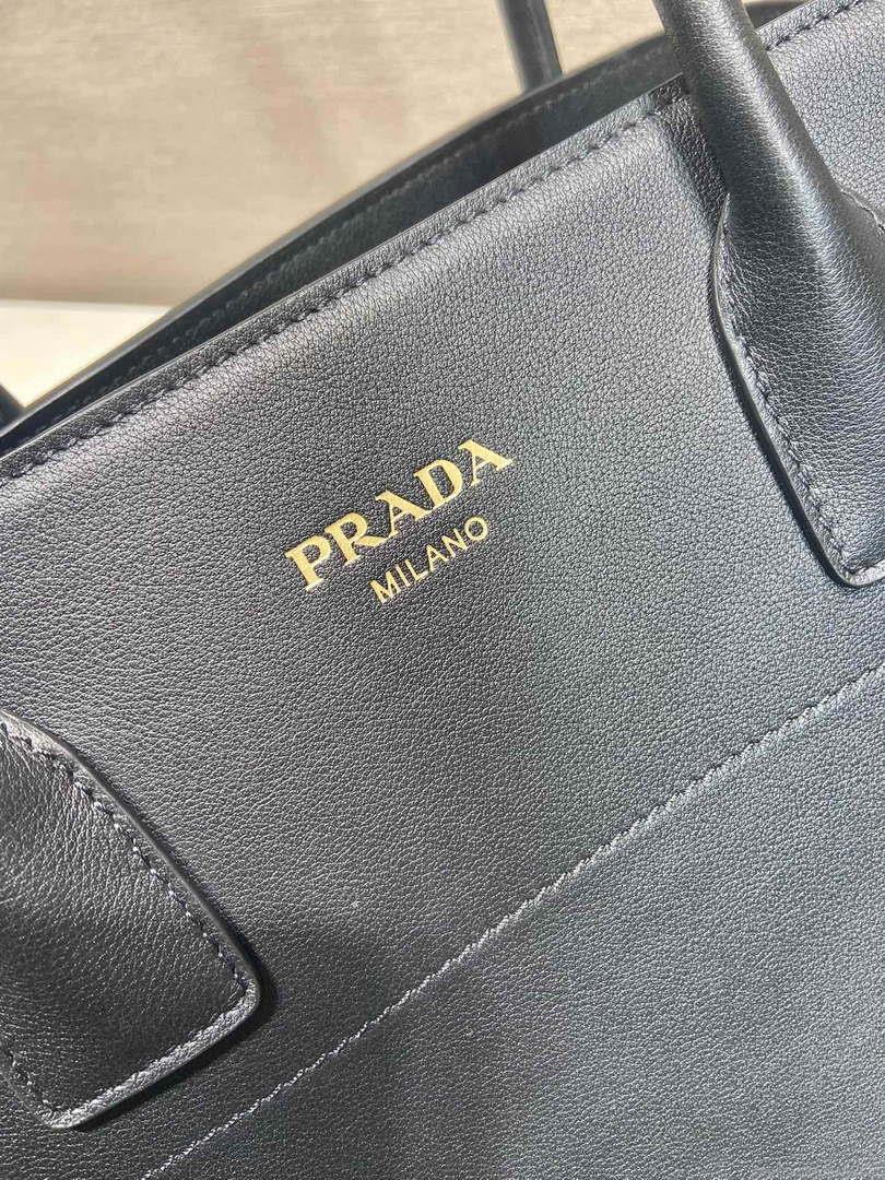 Prada 1BG508 Large leather tote bag with buckles Black