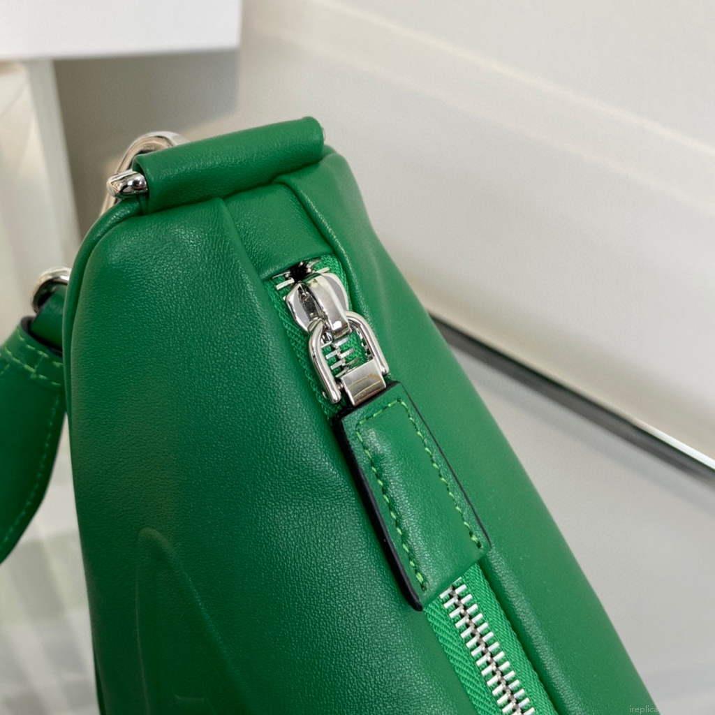 Prada Leather Prada Triangle shoulder bag 1BH190 Green