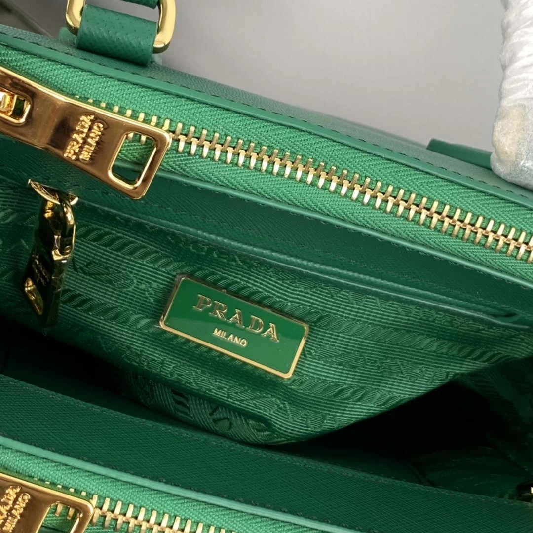 Prada 1BA906 Prada Galleria Saffiano leather mini-bag Green