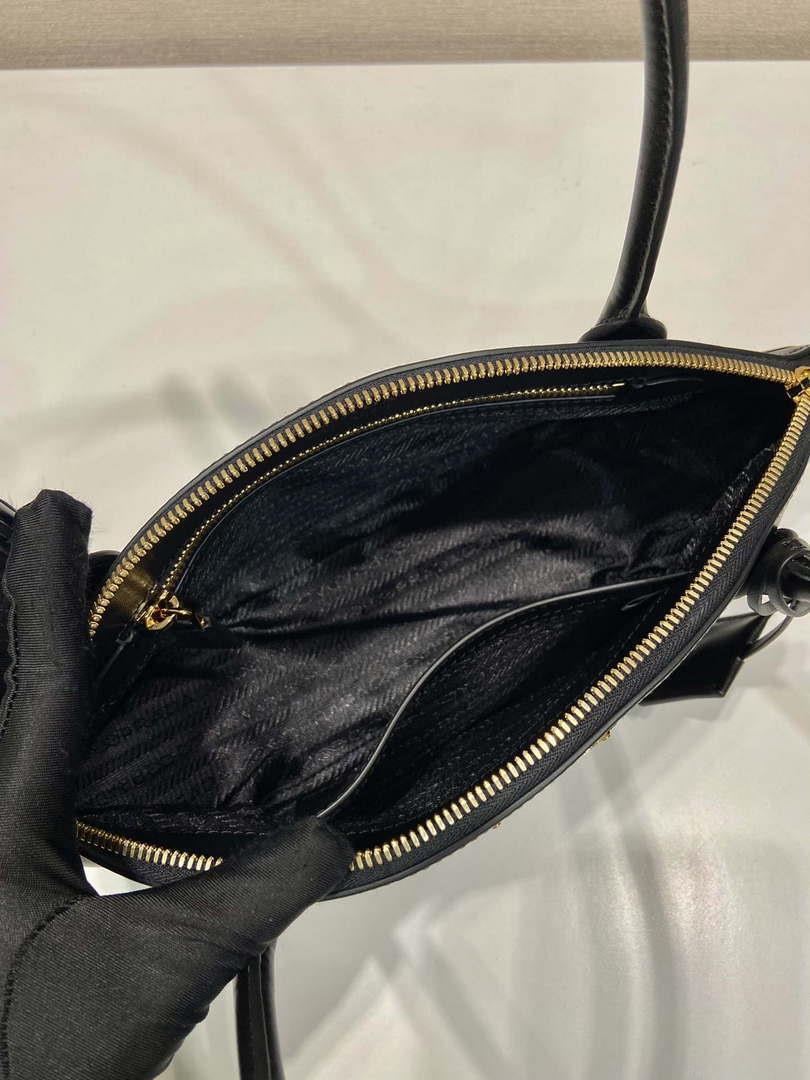 Prada 1BA427 Small leather handbag Black