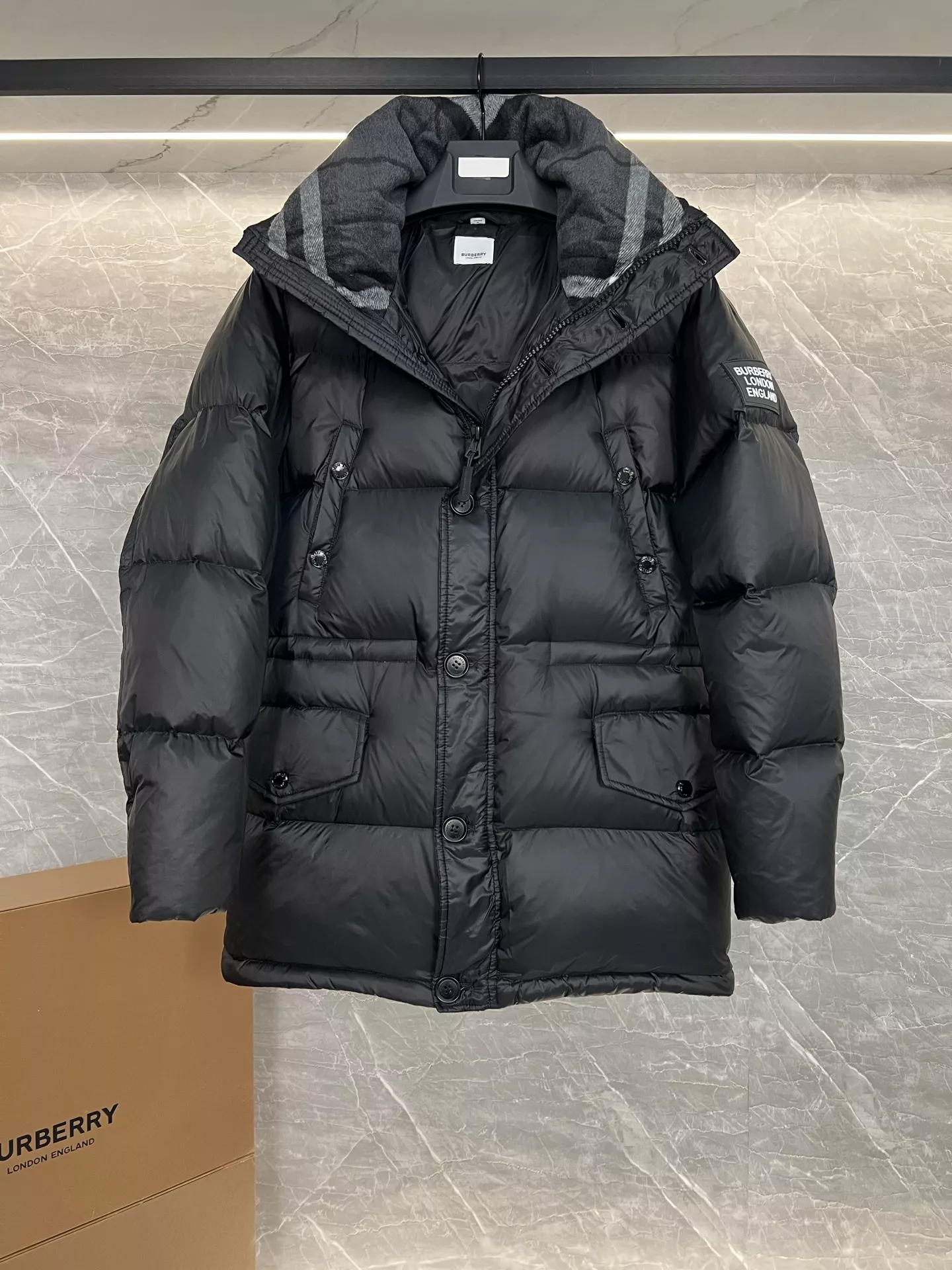Burberry Mens Down Feather Coat Long Sleeved Code 449880