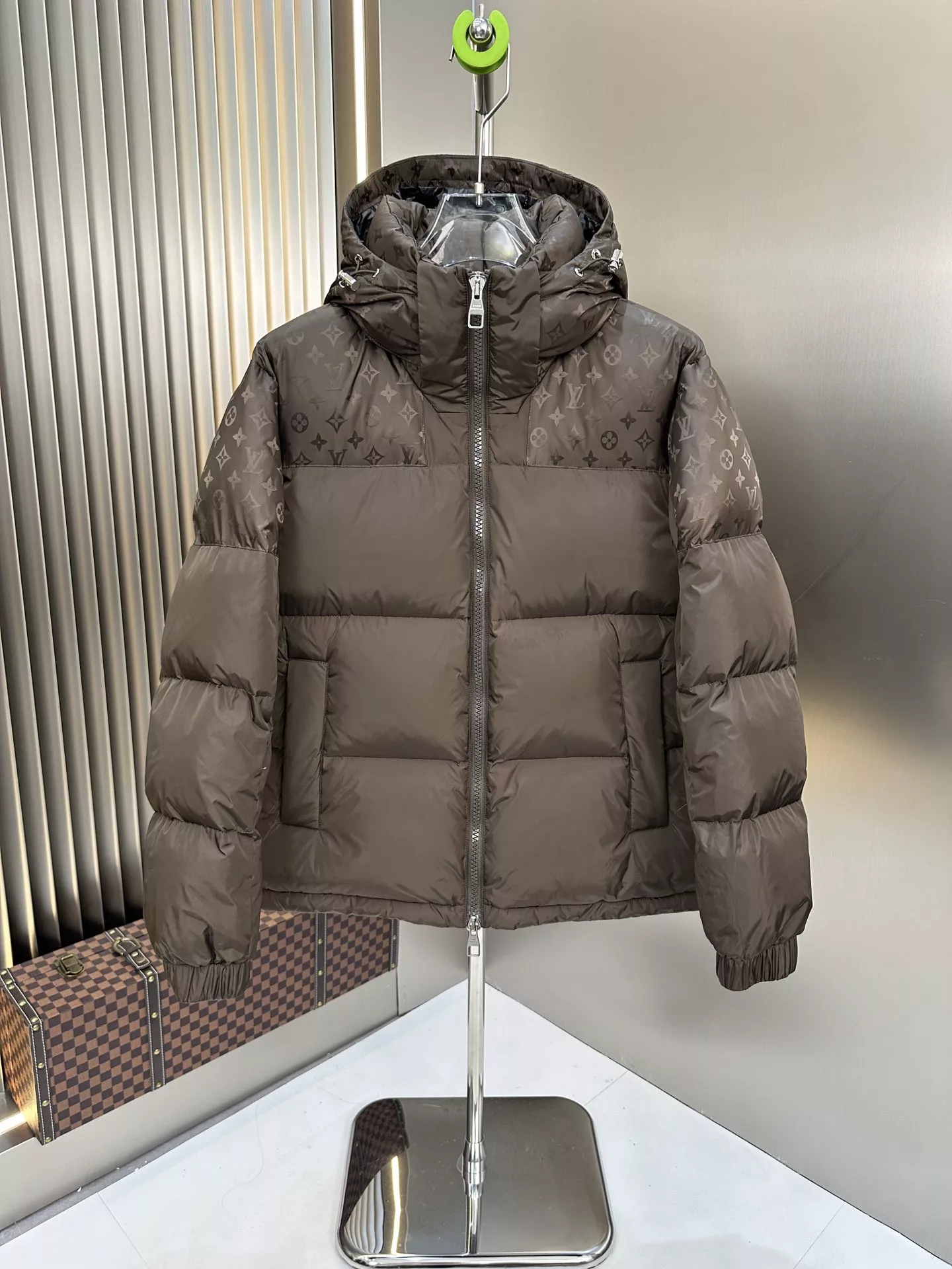 Louis Vuitton Mens Clothing Down Feather Coat Long Sleeved Coffe 659615