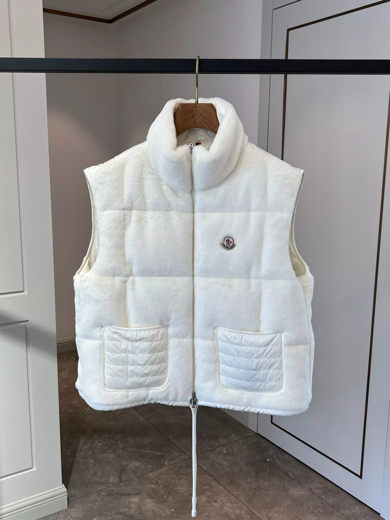 wholesale clothing Moncler woman Down Feather Coat Sleeveless 359581
