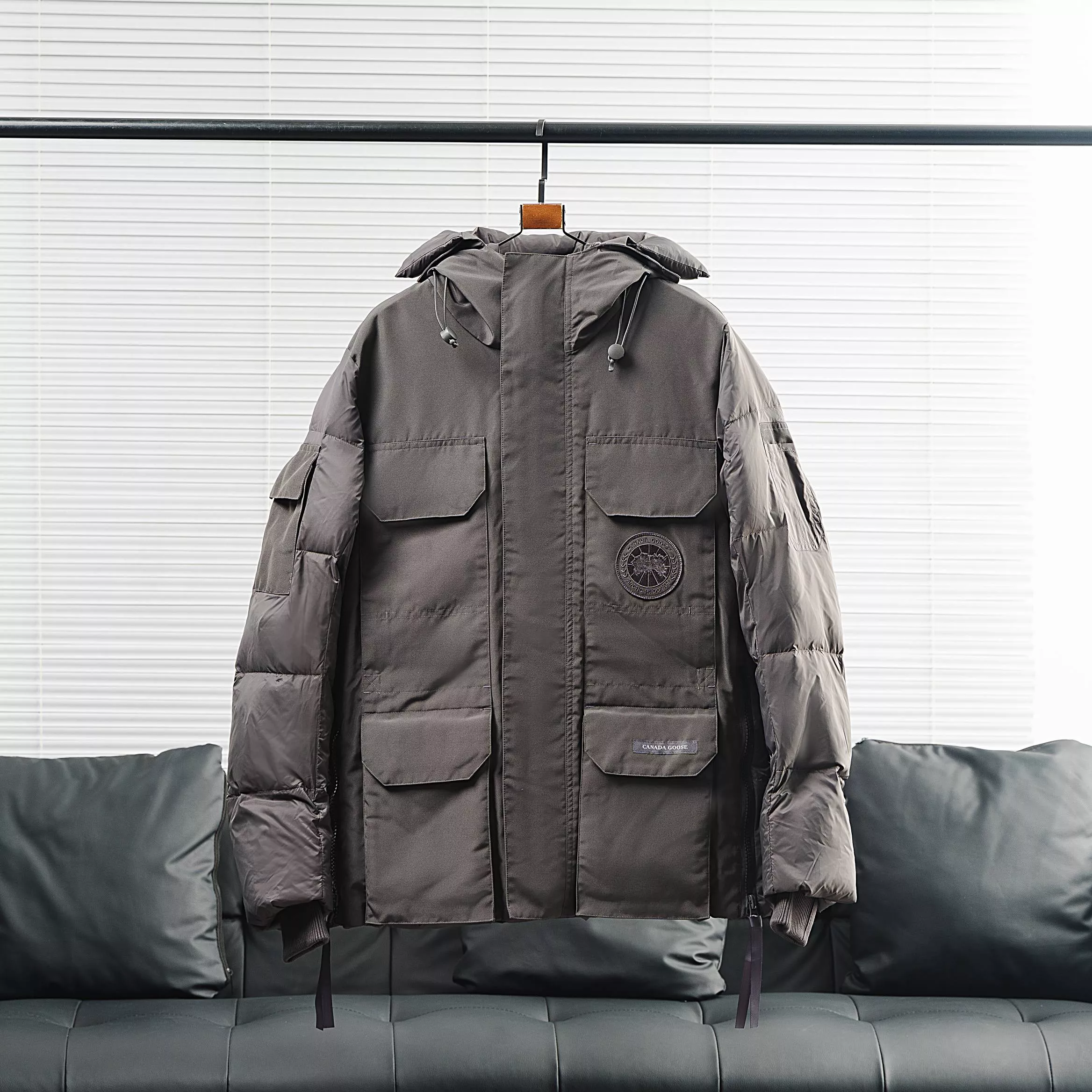 Canada Goose Man Down Feather Coat Long Sleeved 435896