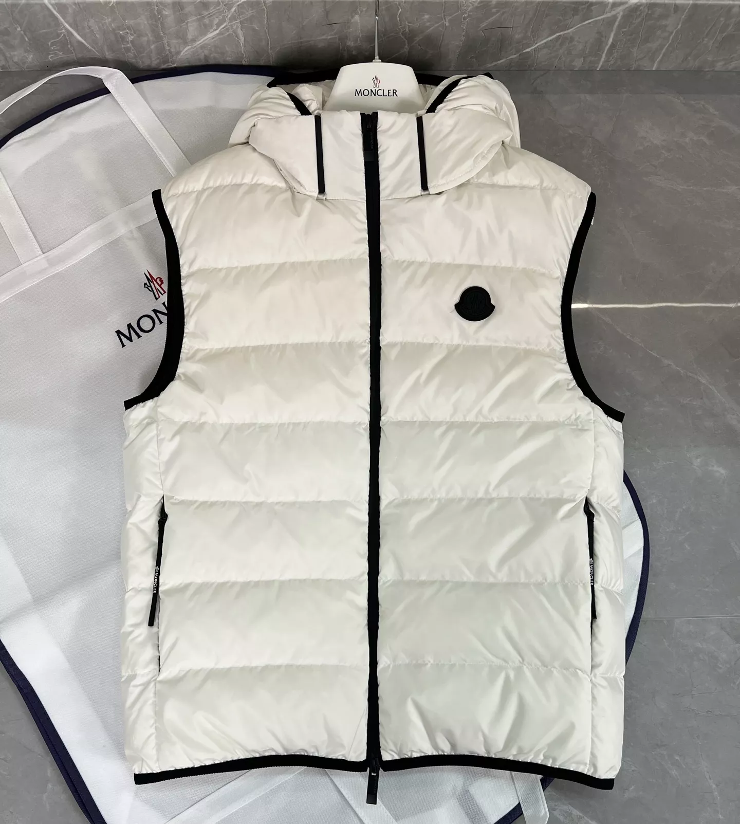 Designer Man Moncler Down Feather Coat Long Sleeved For 4359553