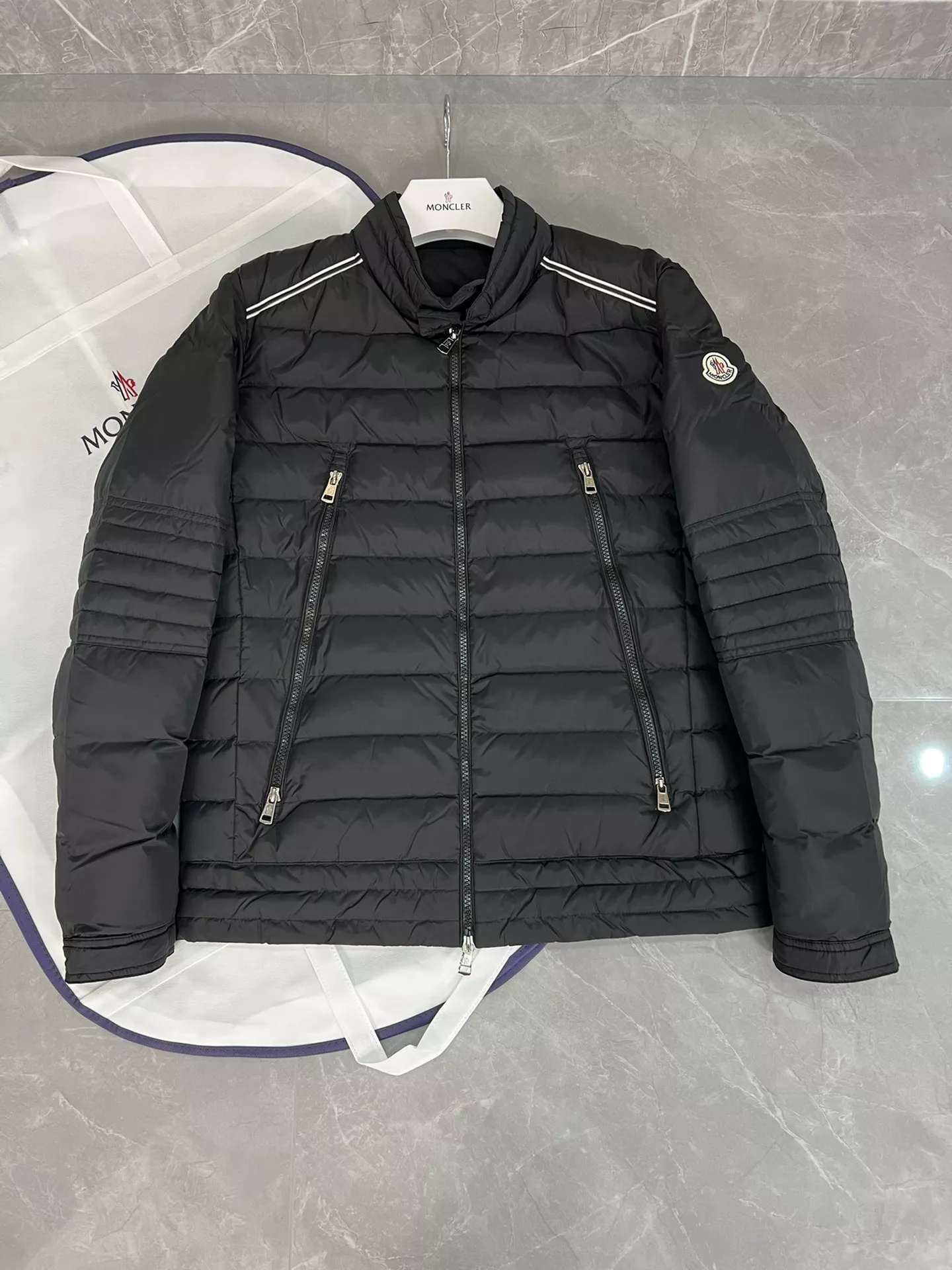 Designer Moncler Down Feather Coat Long Sleeved For Men 4359502