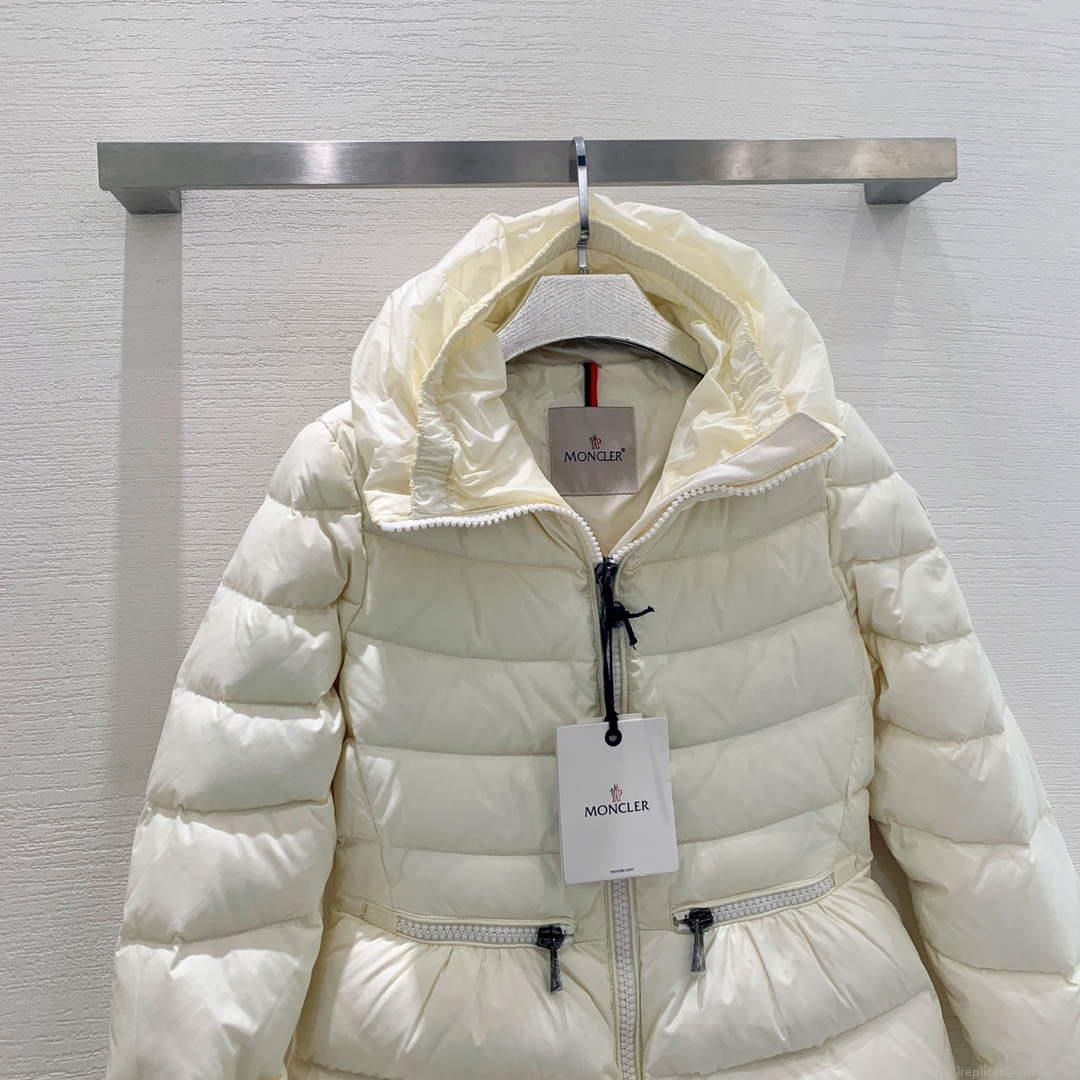 Moncler G20911A Women’s Short Down White 88630