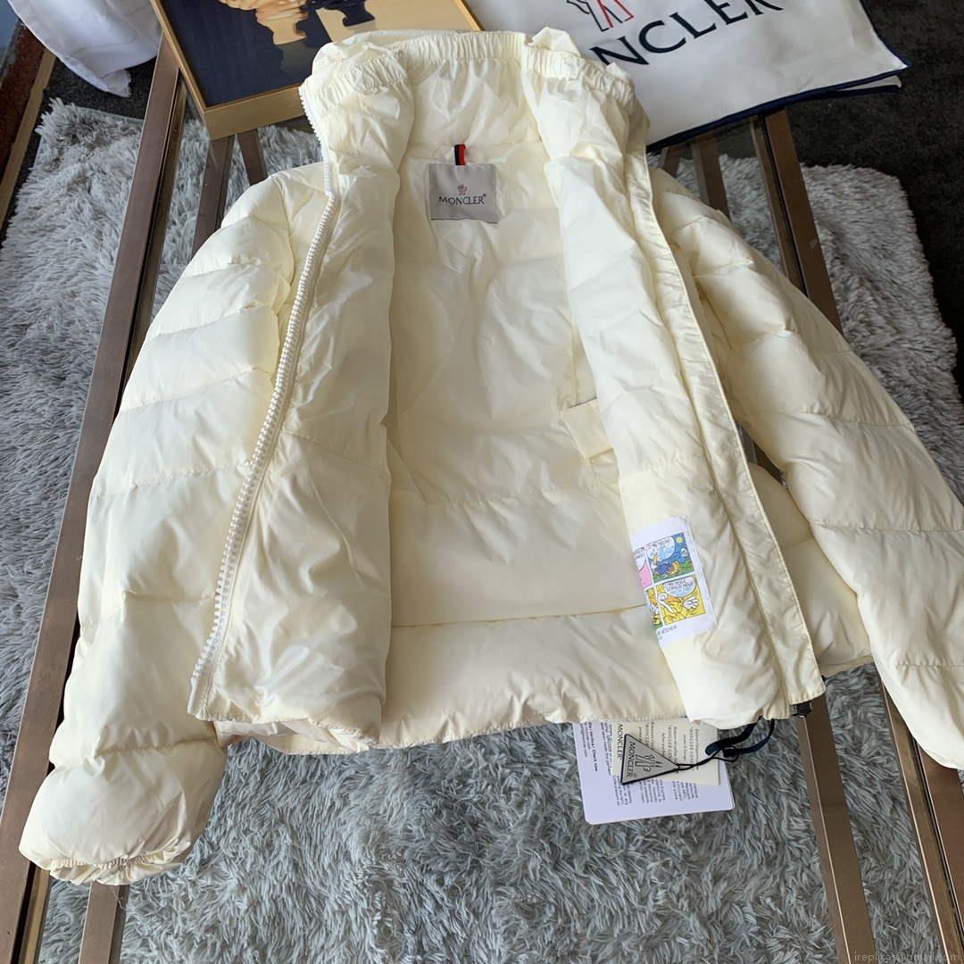 Moncler G20911A Women’s Short Down White 88630