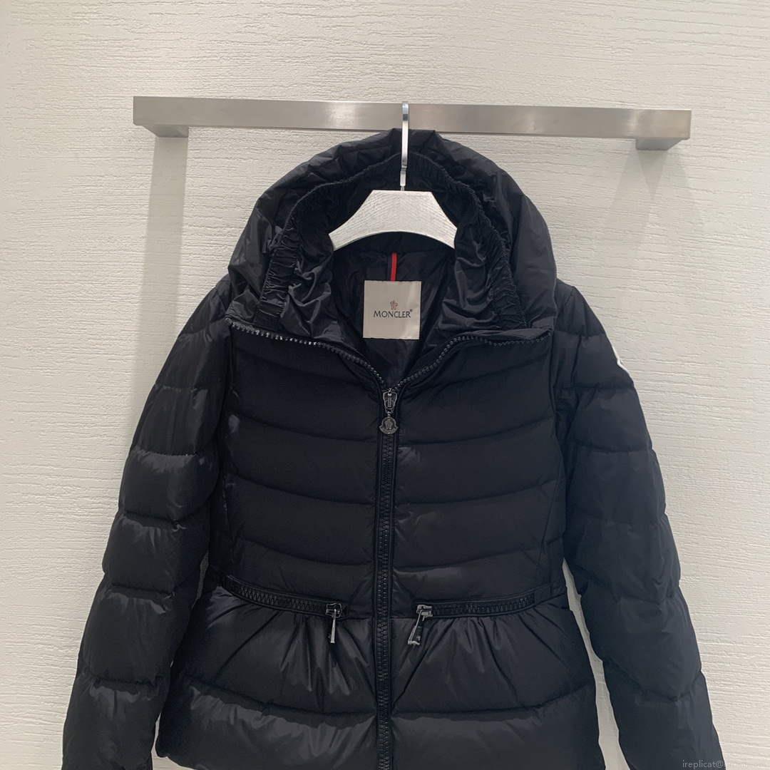 Moncler G20911A Women’s Short Down Black 88631