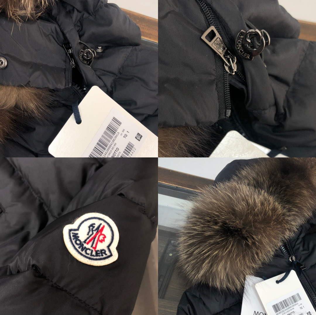 Moncler G20912A Women’s Short Down Black 88635