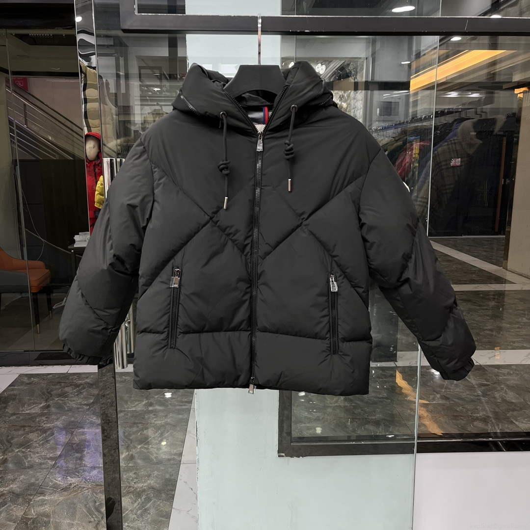 Moncler H20931A Women’s Estom Short Down Jacket Black 88641