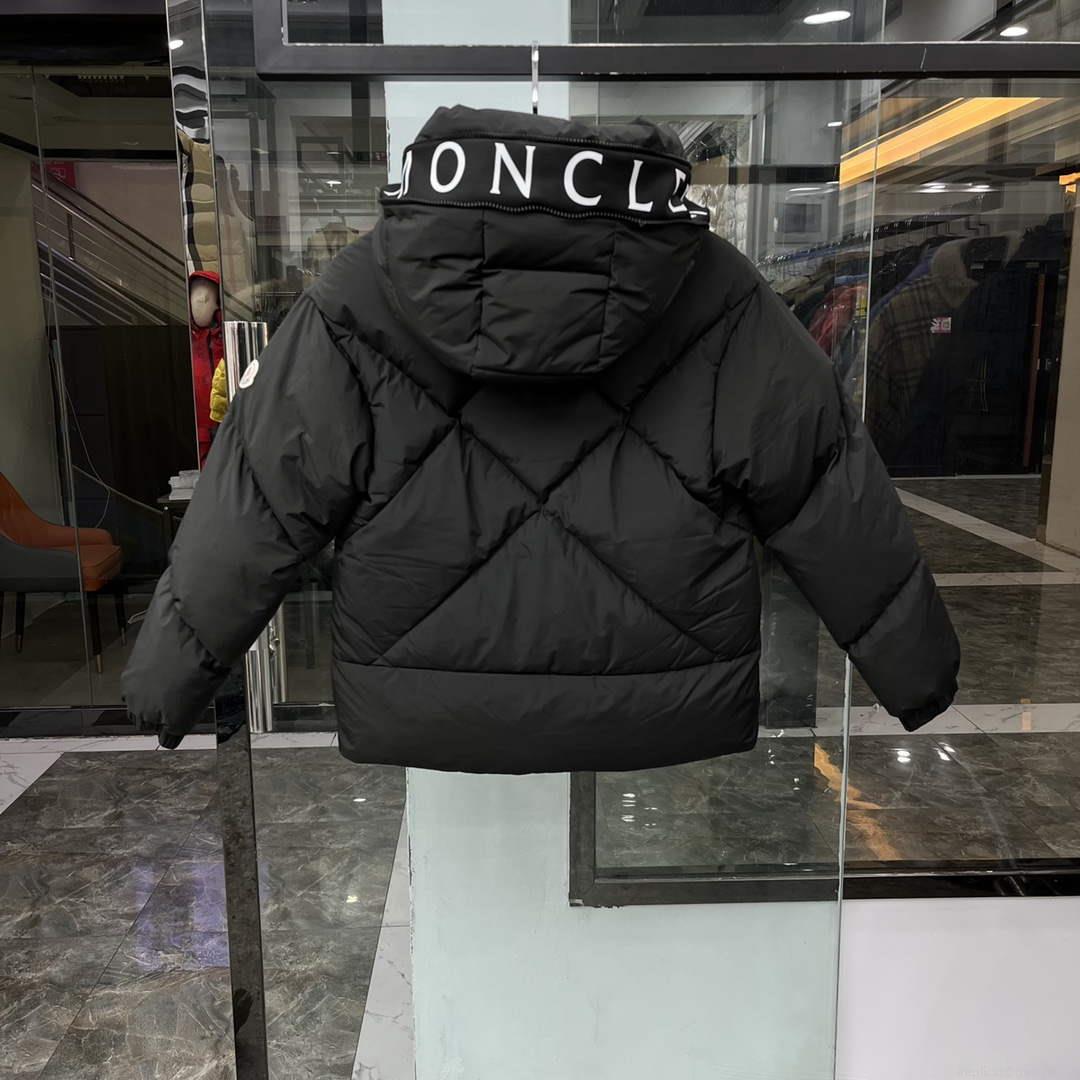 Moncler H20931A Women’s Estom Short Down Jacket Black 88641
