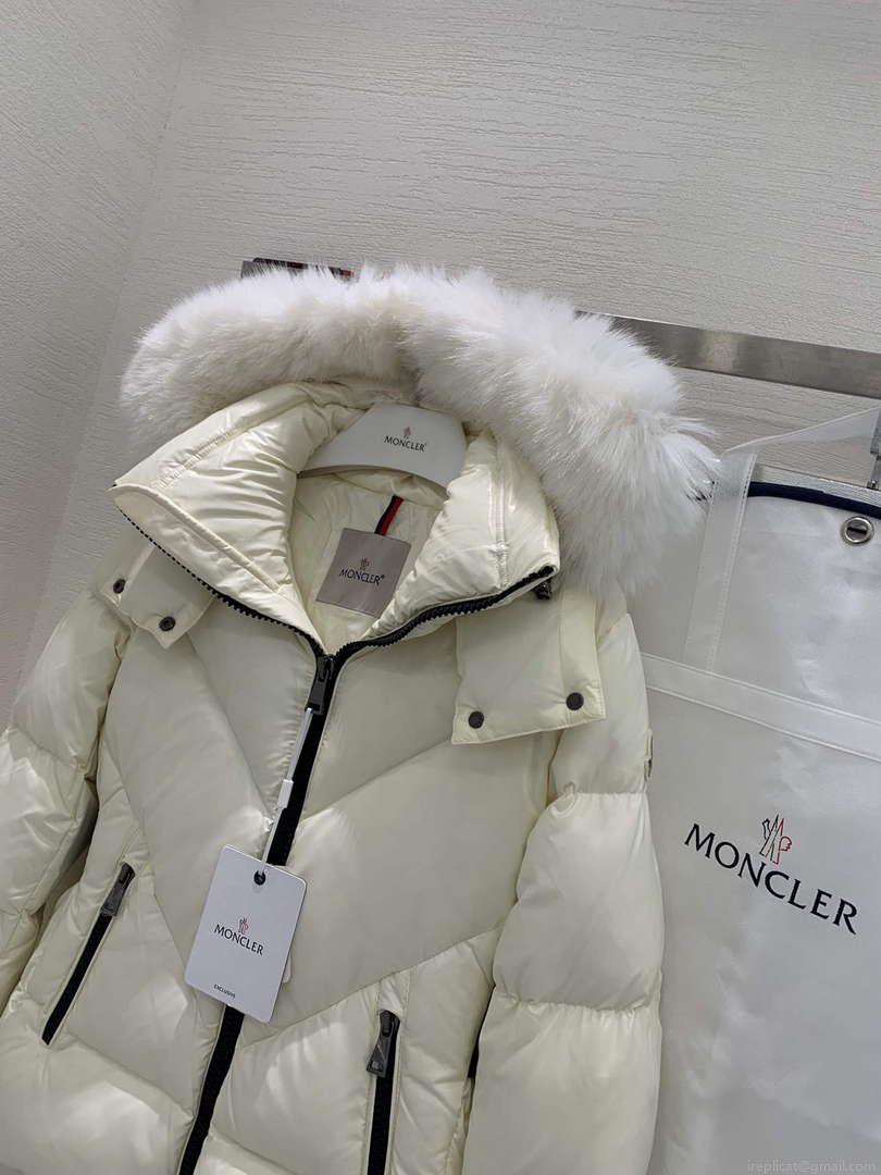 Moncler Women’s Fashion Clothing Short Down Coat M68720