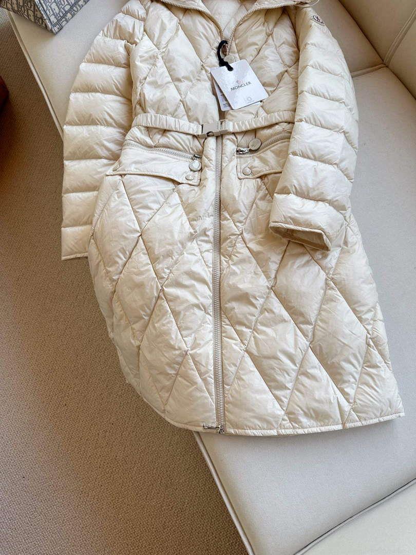 Moncler Women’s Fashion Clothing Long Down Coat M68722