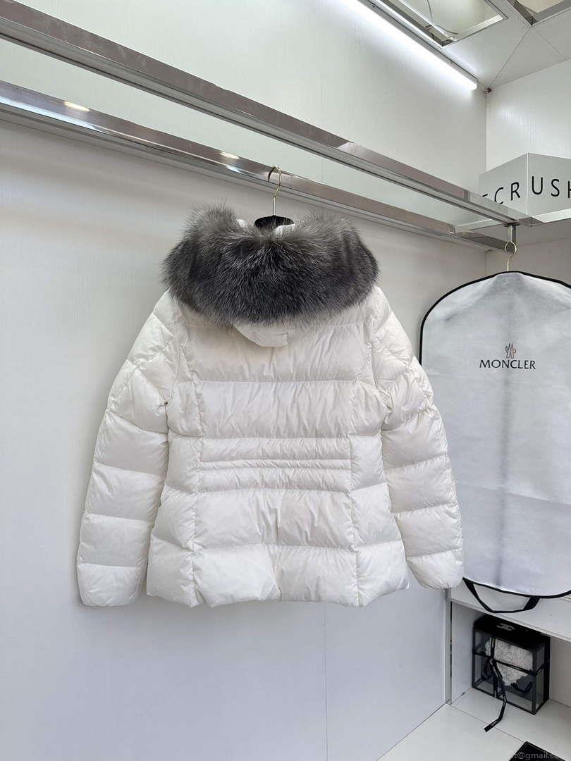 Moncler Women’s Fashion Clothing Short Down Coat M68726