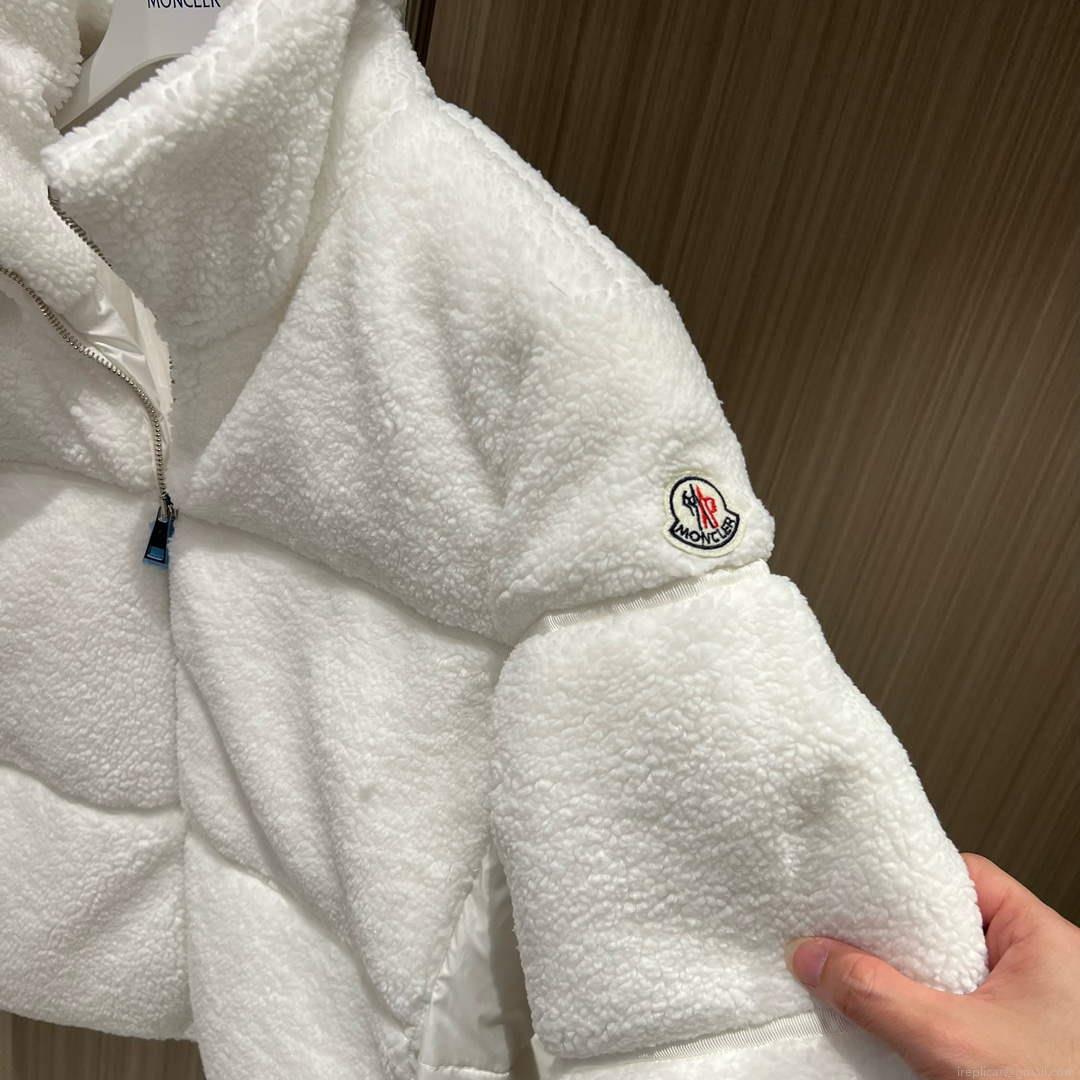 Moncler Women’s Fashion Clothing Short Down Coat M68727