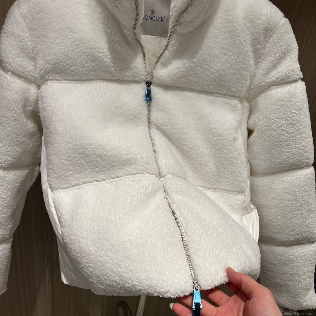 Moncler Women’s Fashion Clothing Short Down Coat M68727