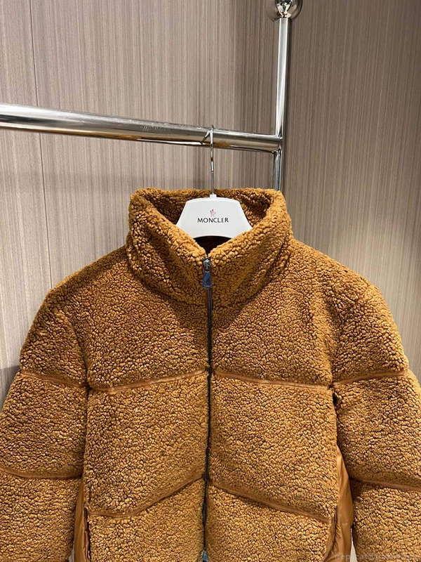 Moncler Women’s Fashion Clothing Short Down Coat M68728