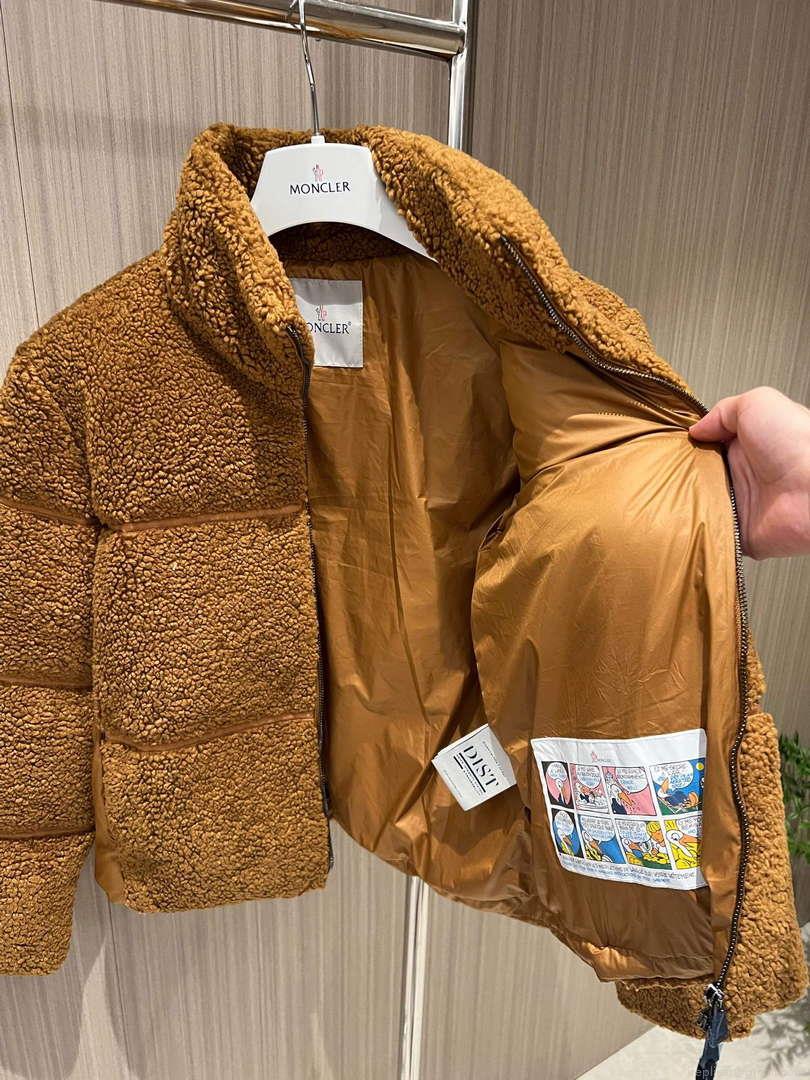 Moncler Women’s Fashion Clothing Short Down Coat M68728