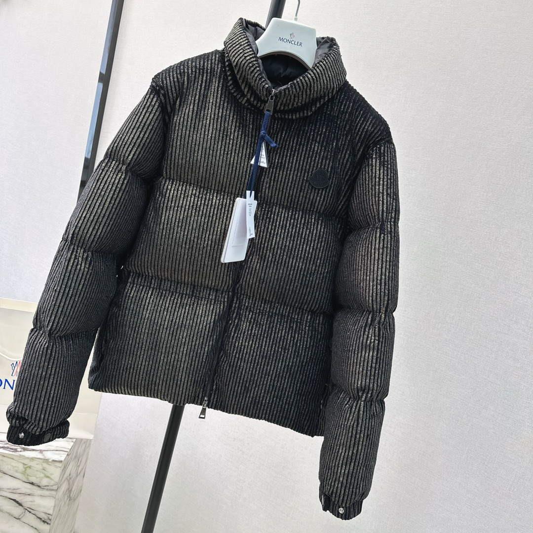 Moncler Women’s Fashion Clothing Short Down Coat M68729