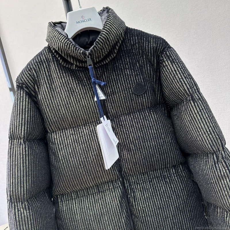 Moncler Women’s Fashion Clothing Short Down Coat M68729