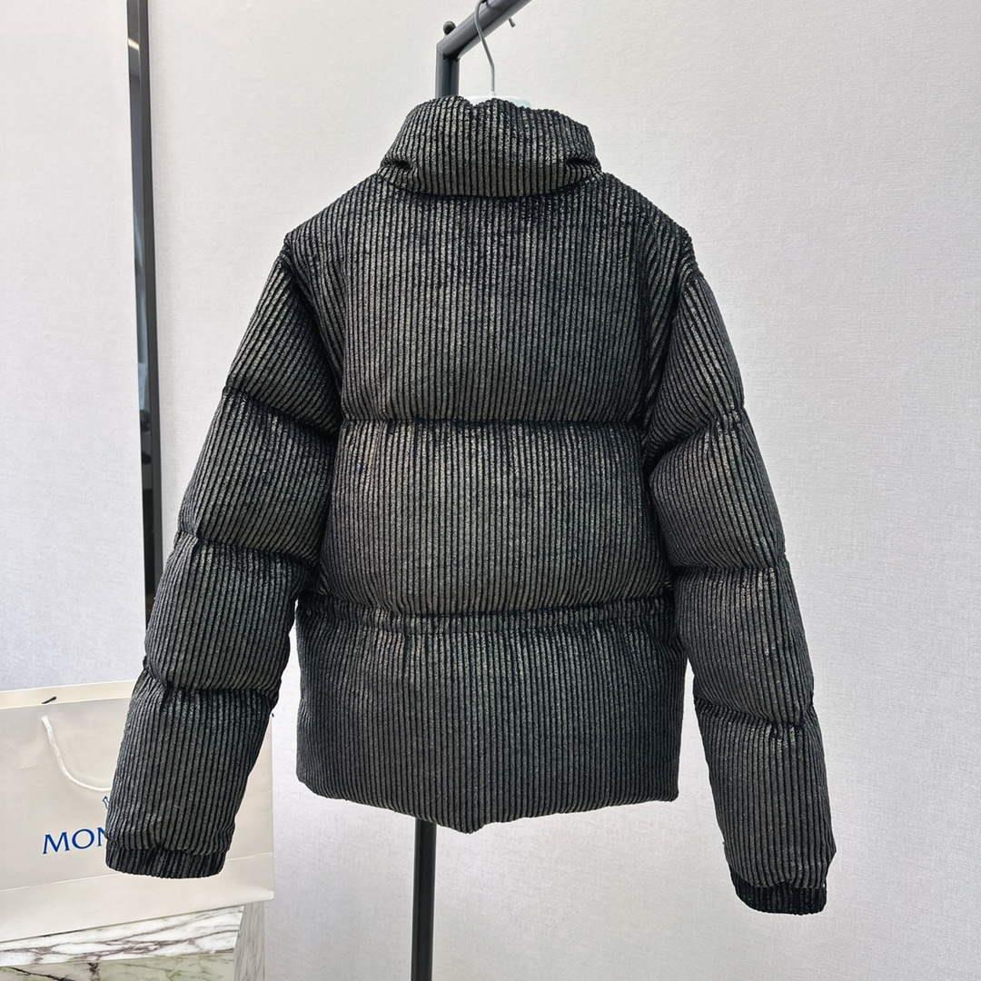 Moncler Women’s Fashion Clothing Short Down Coat M68729