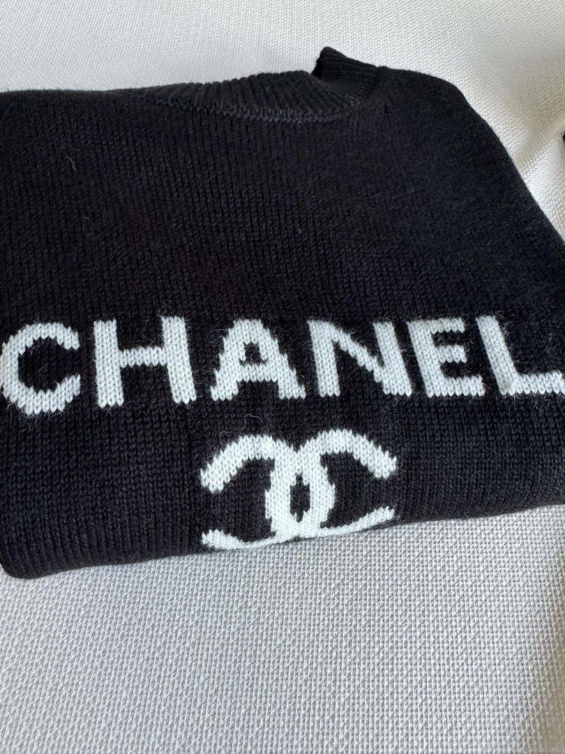 Chanel Women’s Fashion Clothing Sweater CC69142