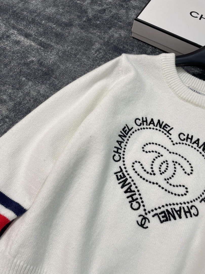 Chanel Women’s Fashion Clothing Sweater CC69150