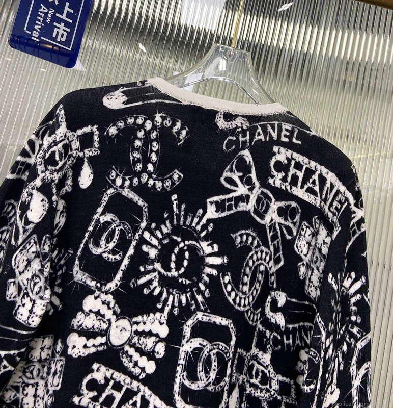Chanel Women’s Fashion Clothing Sweater CC69151