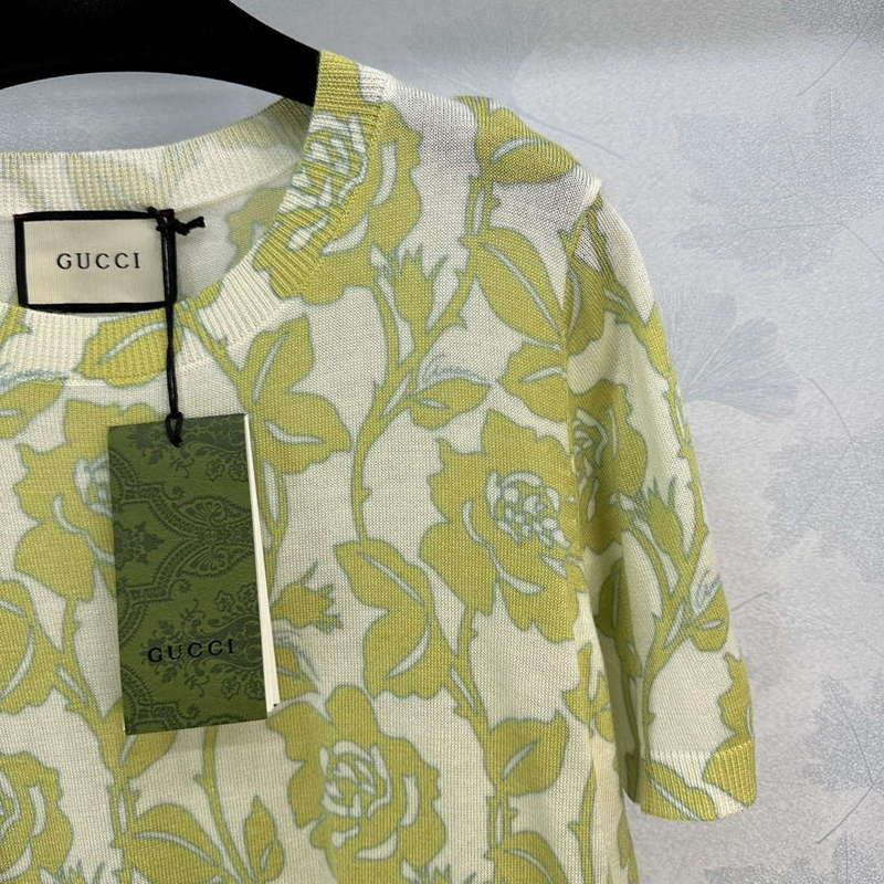 Gucci Women’s T-shirt Fashion Clothing G68520