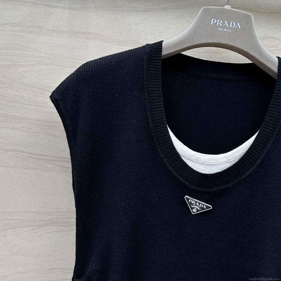 Prada Women’s T-shirt Fashion Clothing P89213