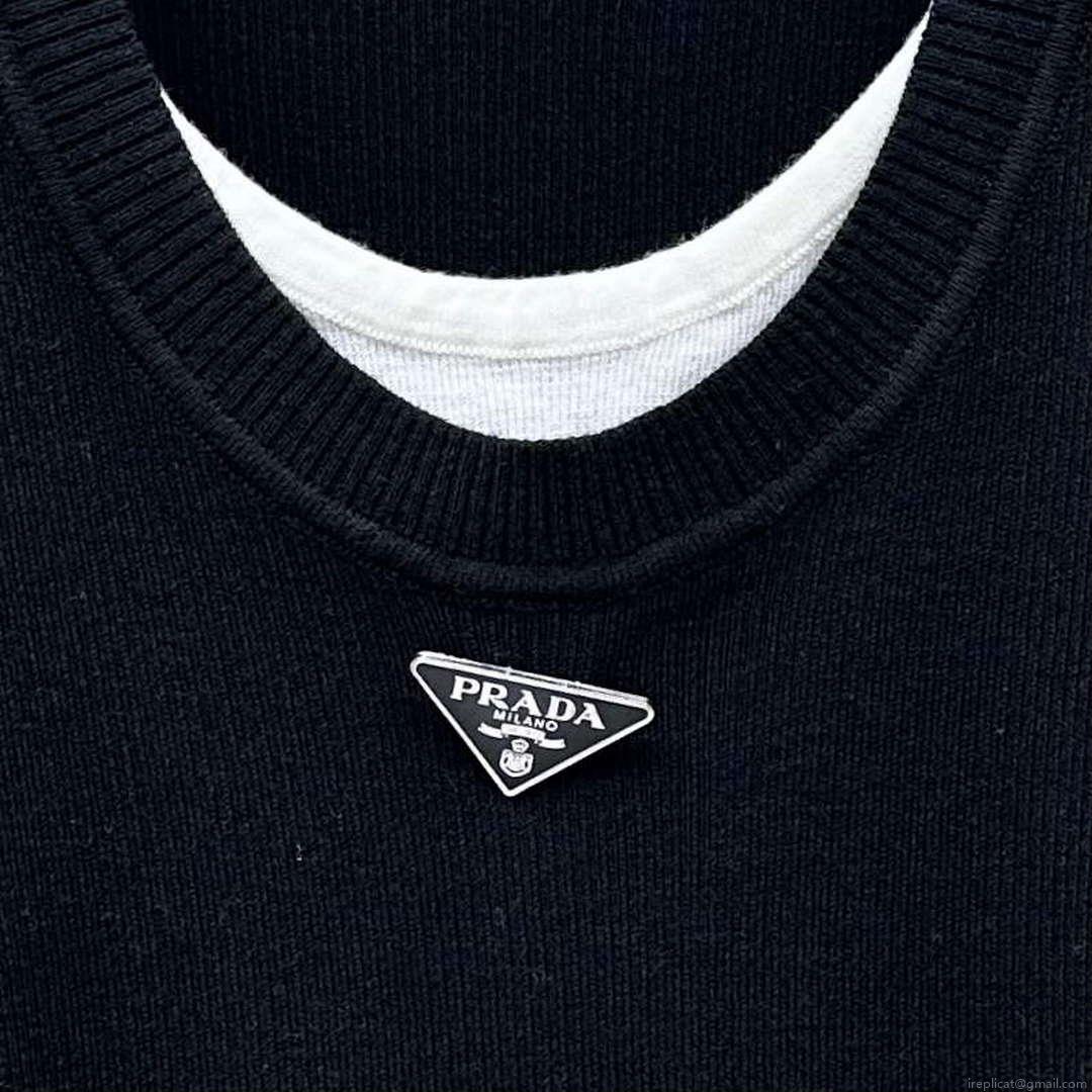 Prada Women’s T-shirt Fashion Clothing P89213