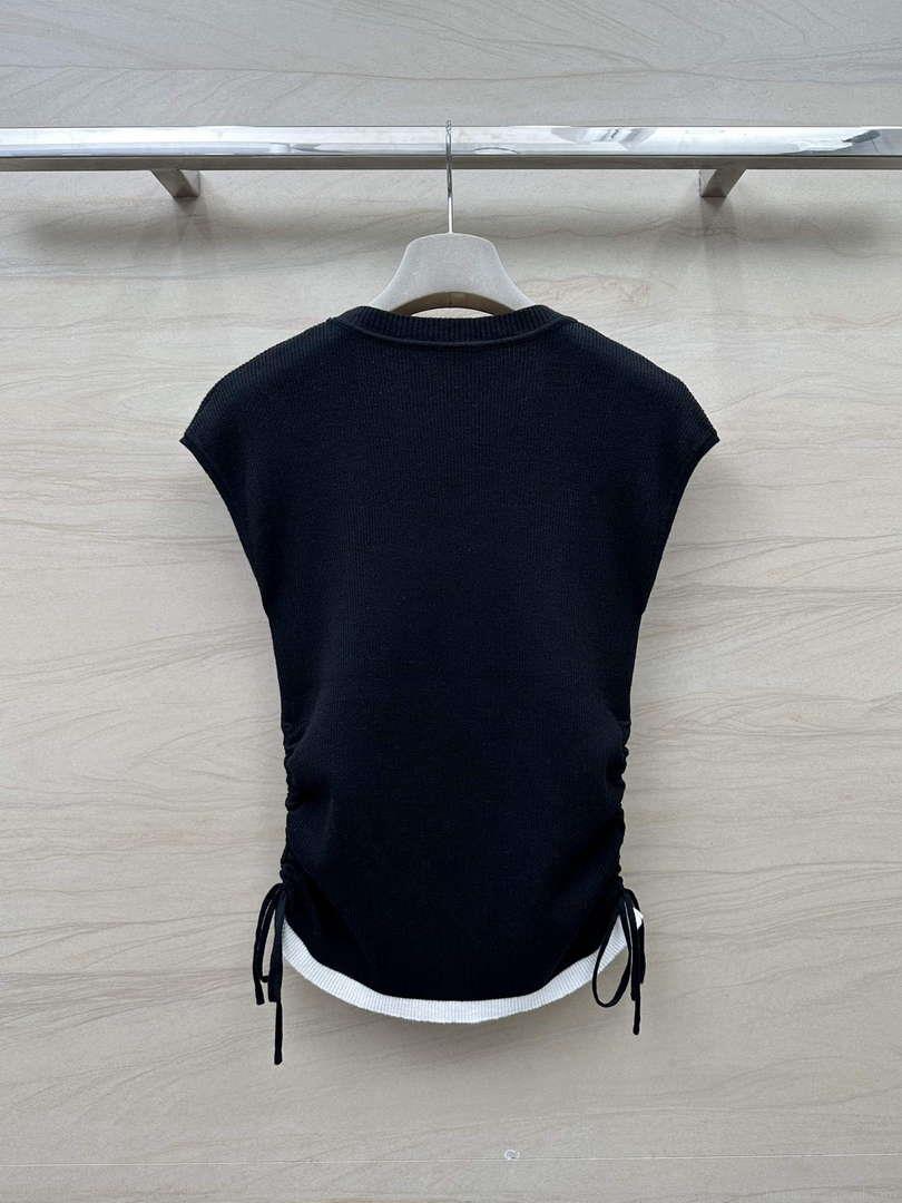 Prada Women’s T-shirt Fashion Clothing P89213