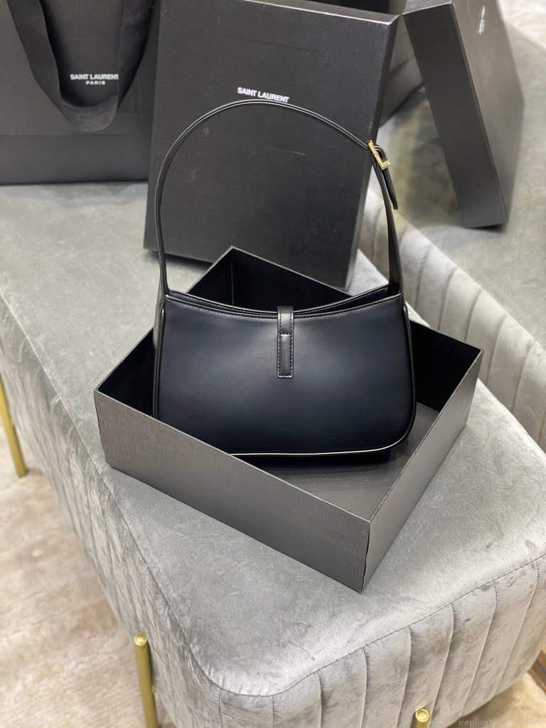YSL LE5À7 657228 Hobo Bag In Smooth Leather Black