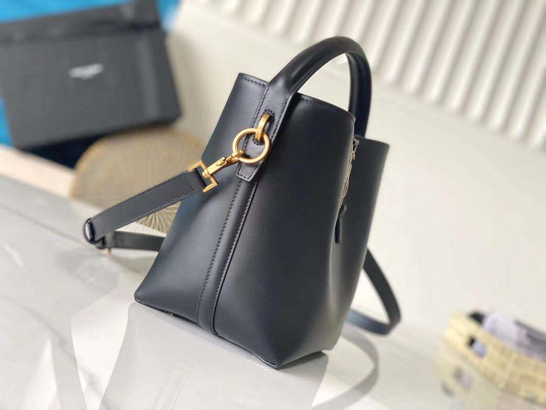 YSL 7490362 Le 37 Small In Shiny Leather Black